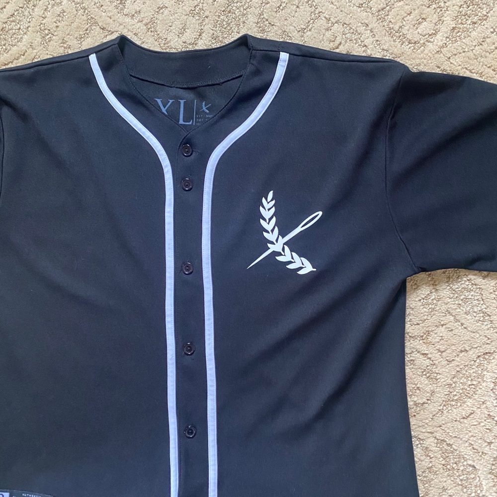 Top Threads black button up XL - Picture 2 of 7